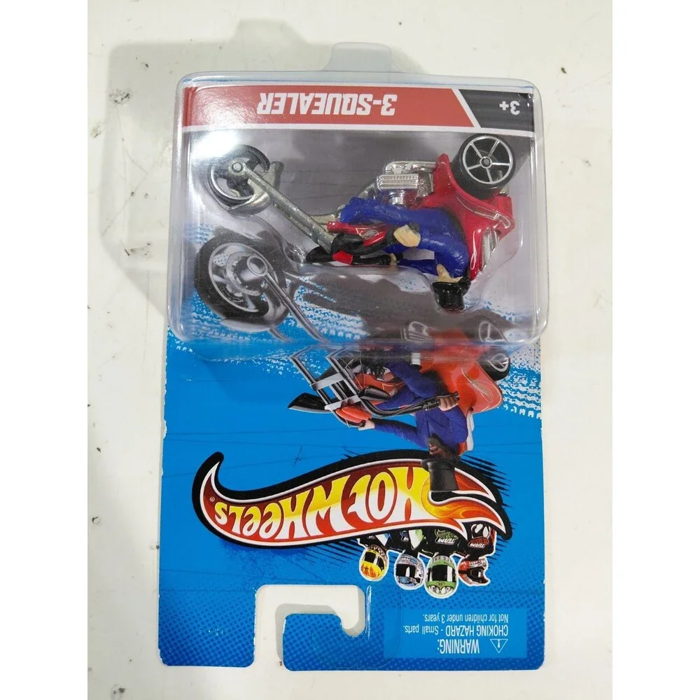 NIP Hot Wheels Die Cast 3 Squealer Trike Motorcycle w/Rider
